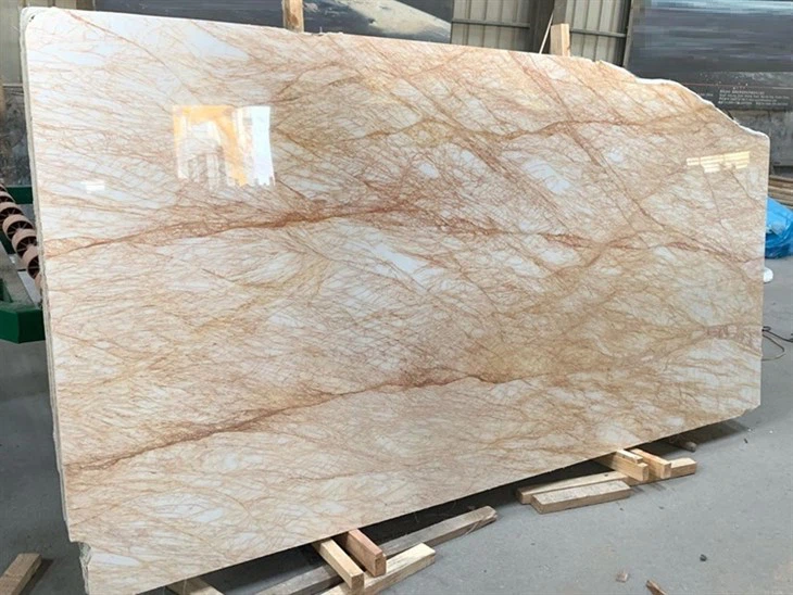 Мрамор с золотыми прожилками