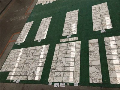 Мраморная напольная плитка Calacatta Gold